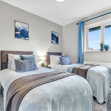 מילטון קינס Mk 2-Bedroom Contractor'S Gem, 5 Beds, Sleeps 6, Free Parking מראה חיצוני תמונה