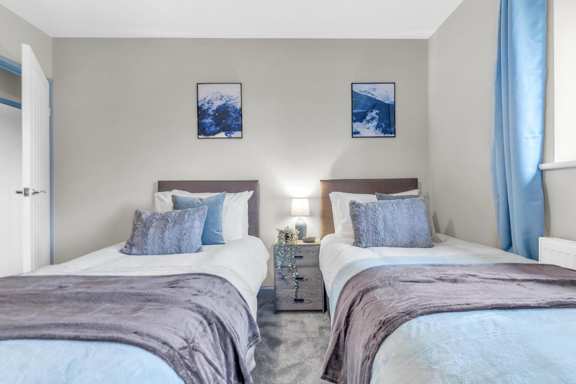 מילטון קינס Mk 2-Bedroom Contractor'S Gem, 5 Beds, Sleeps 6, Free Parking מראה חיצוני תמונה